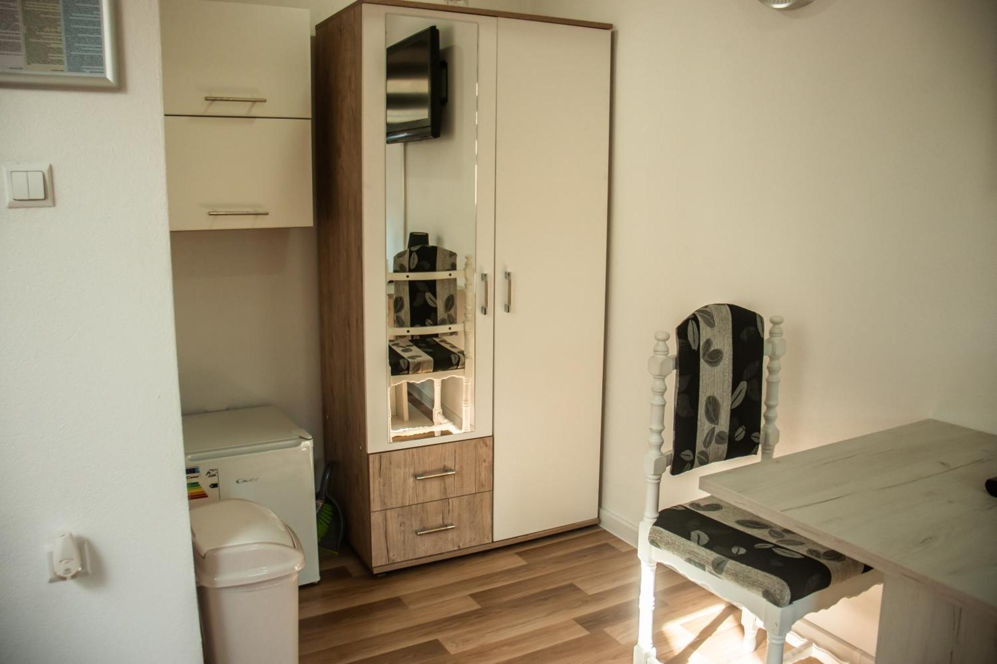 Apartments Basic Visoko Ngoại thất bức ảnh